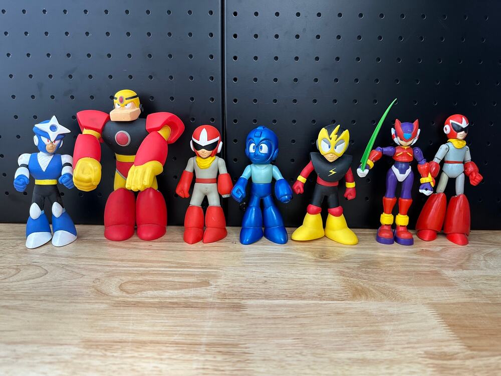 lot of 7 mega man toys